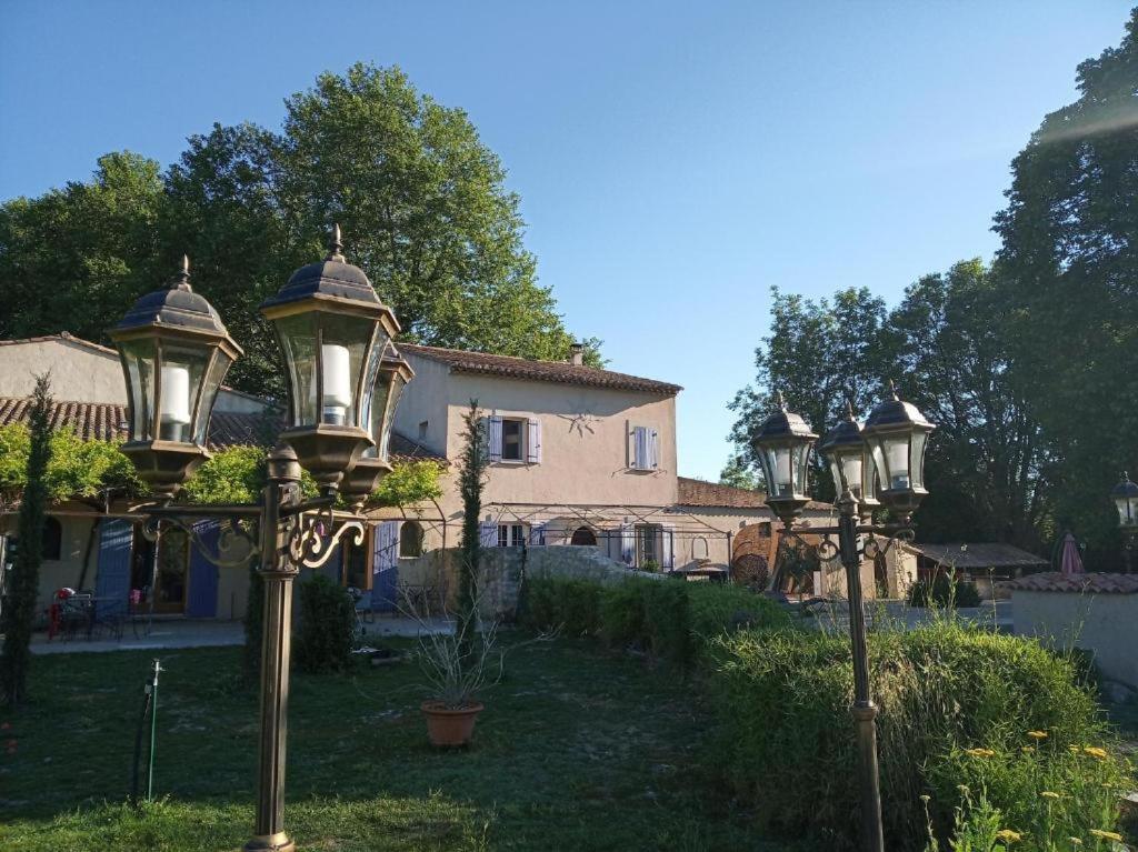 Le Mas De La Jardine Velleron Esterno foto