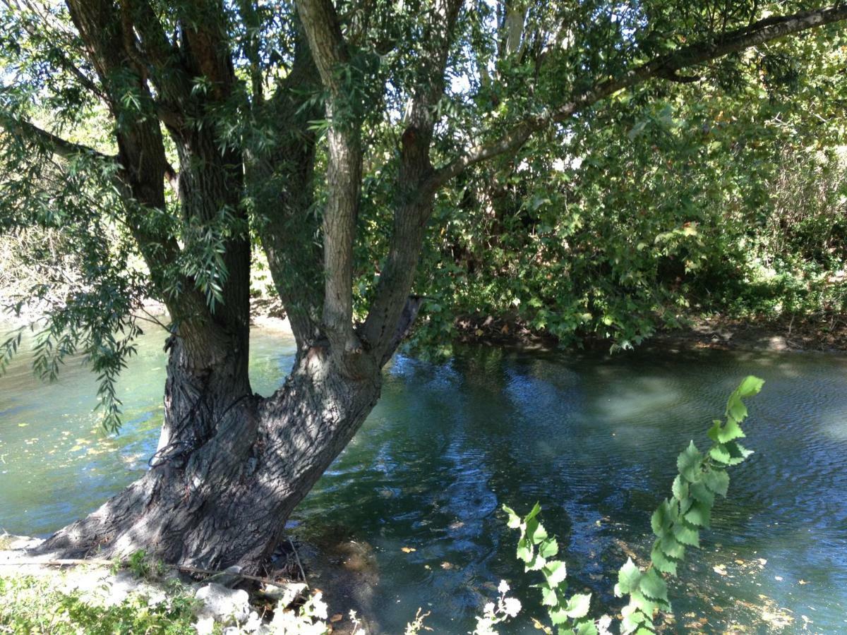 Le Mas De La Jardine Velleron Esterno foto