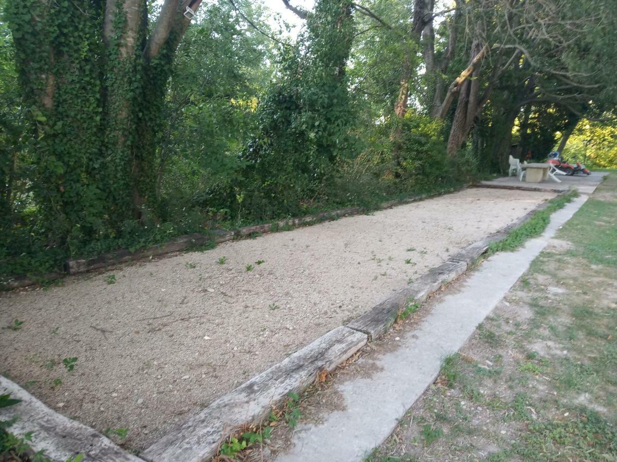 Le Mas De La Jardine Velleron Esterno foto